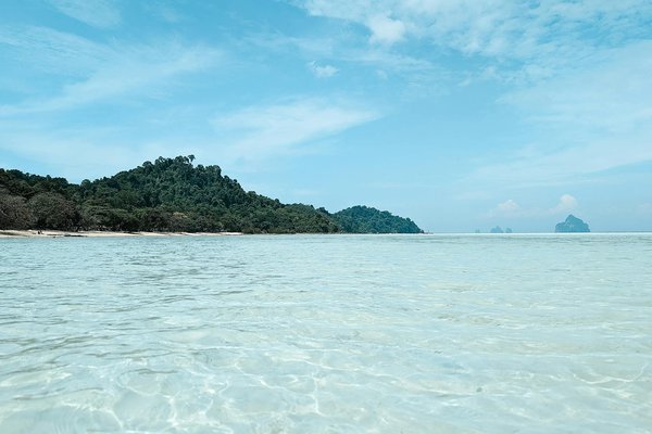 Set Sail on the Ultimate UK Voyage: Discover Iconic British Landmarks Through Captivating Guided Tours